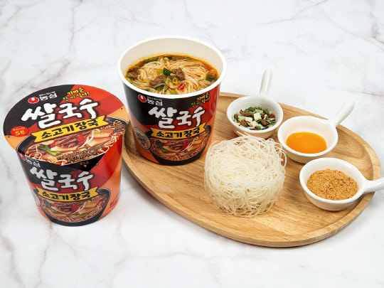 농심이 쌀국수 소고기장국 용기면을 출시했다. <농심 제공>